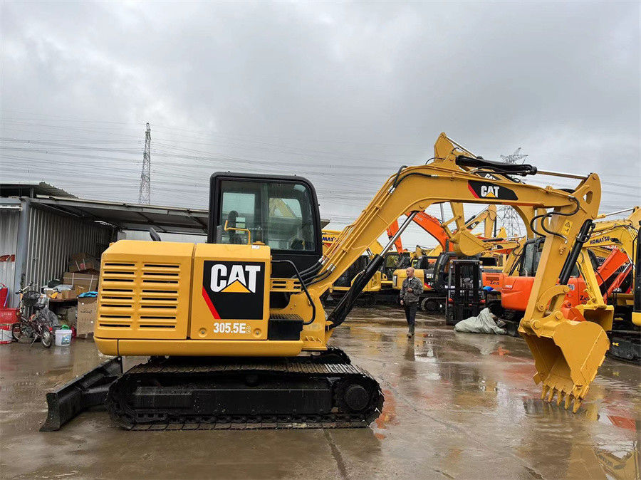 Small Digger CAT 305.5E2 Used Hydraulic Excavator Weight 5 Tons With Blade