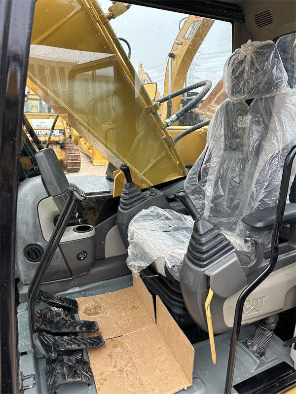Crawler Moving Type Used Caterpillar Excavator 320D2 for Your Construction Needs