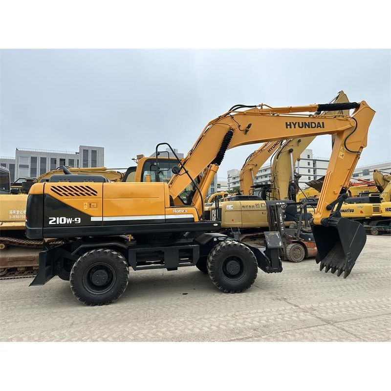 1900 Rpm Cummins QSB6.7 Hydraulic Excavator with 162 KN Tear Out Force / 1.3 M³ Bucket Capacity