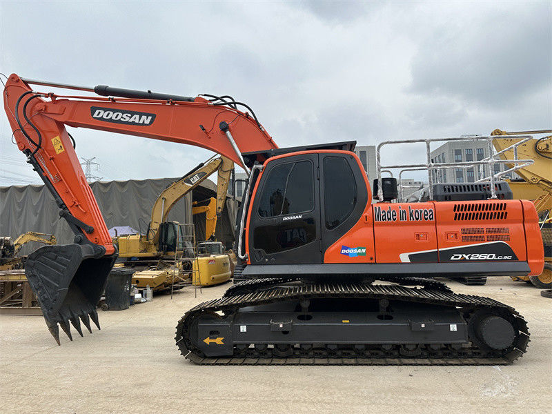 180 KW Engine Power Doosan DX260 Used Excavators With 1.2 M3 Bucket Capacity