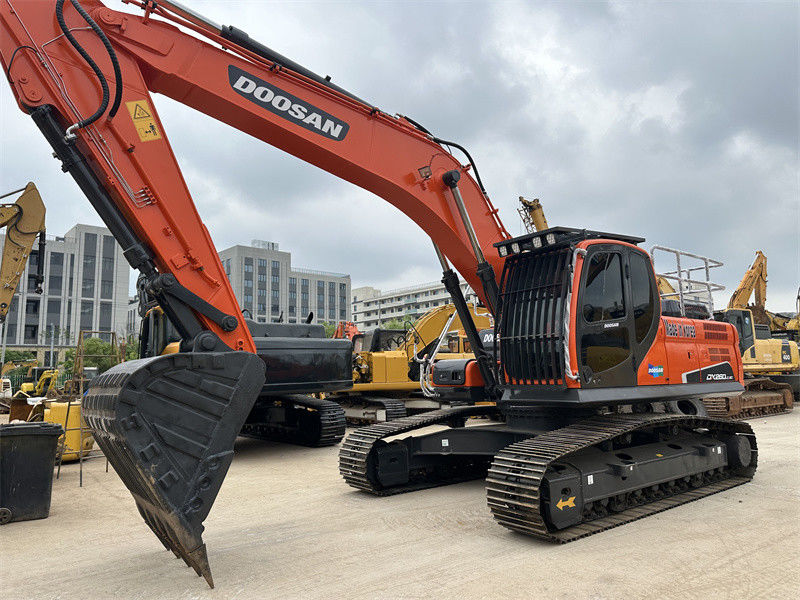 180 KW Engine Power Doosan DX260 Used Excavators With 1.2 M3 Bucket Capacity