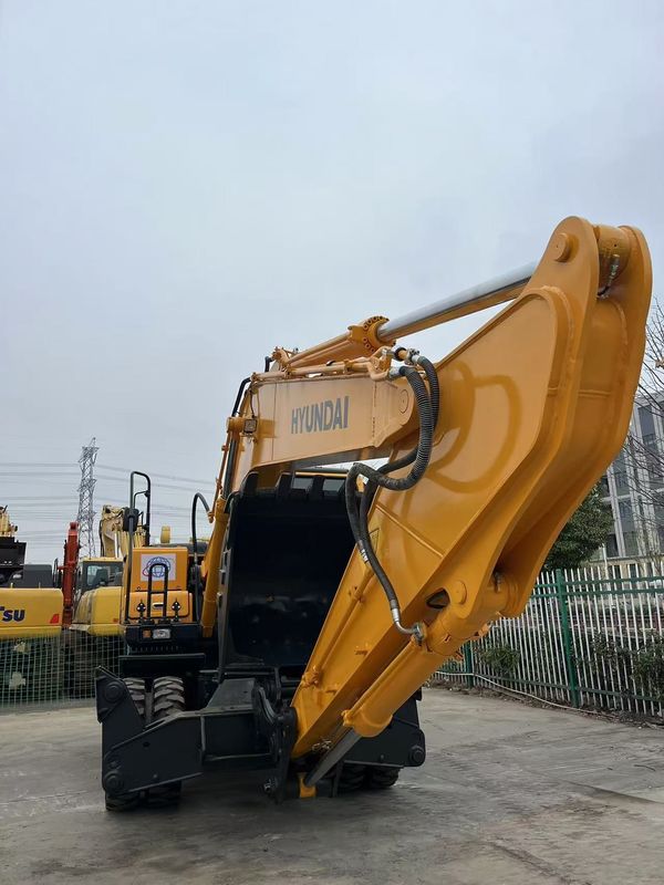 Moving Type Used Hyundai R210W-9 Wheel Excavator 21 Ton Used Hyundai Wheel Excavator