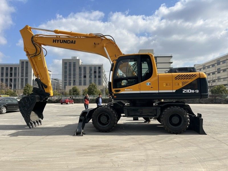 Used Hyundai 210w-9 Wheel Excavator 21 Tons Medium Size Used Excavators
