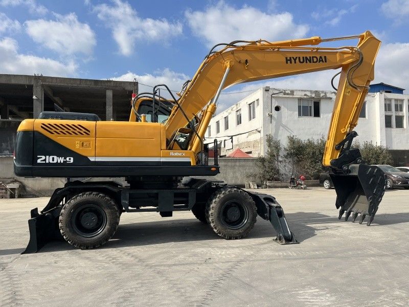 Used Hyundai 210w-9 Wheel Excavator 21 Tons Medium Size Used Excavators