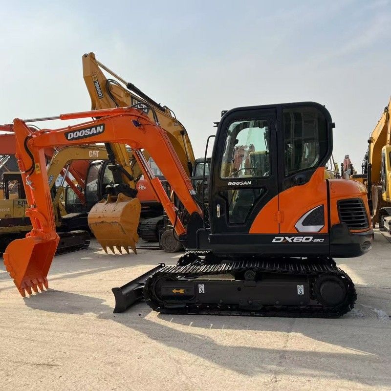 Small 6tons Doosan DX60 Excavator Korea Origin With Blade And Breaker Hammer Line