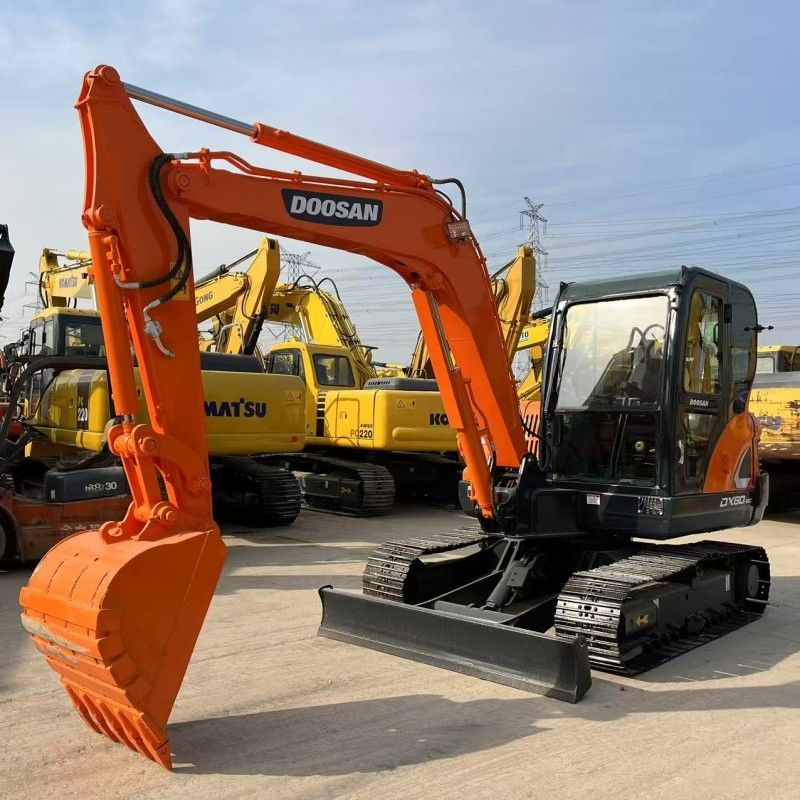 Small 6tons Doosan DX60 Excavator Korea Origin With Blade And Breaker Hammer Line