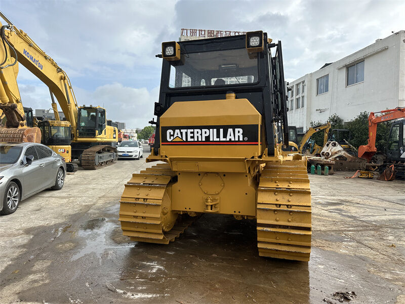 Used Bulldozer Caterpillar D7G Track Type Powerful Fuel Engine Medium Sized Ideal For Land Leveling Road Construction And Site Clearing