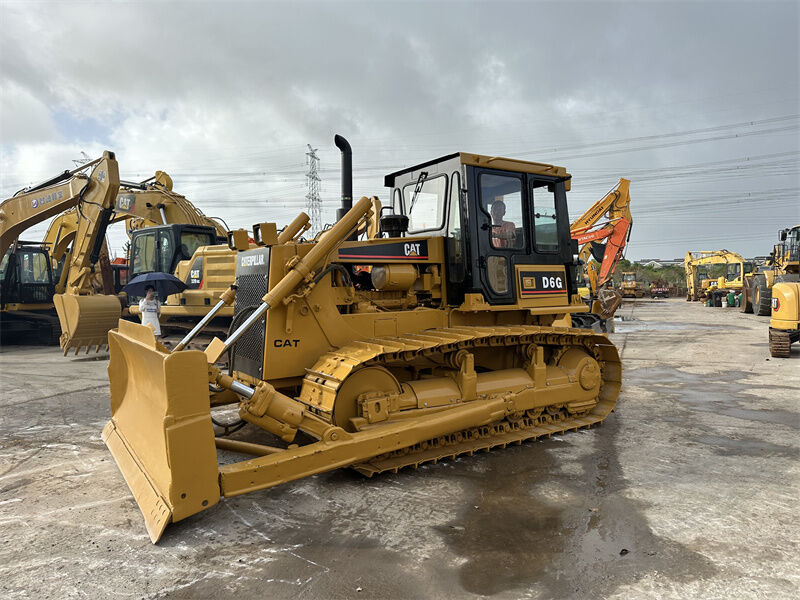 Used Bulldozer Caterpillar D7G Track Type Powerful Fuel Engine Medium Sized Ideal For Land Leveling Road Construction And Site Clearing
