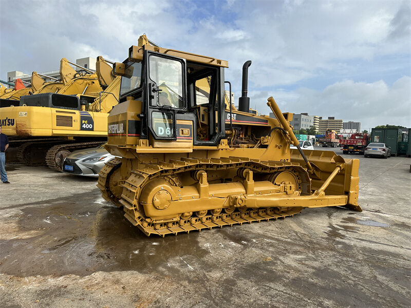 Used Bulldozer Caterpillar D7G Track Type Powerful Fuel Engine Medium Sized Ideal For Land Leveling Road Construction And Site Clearing