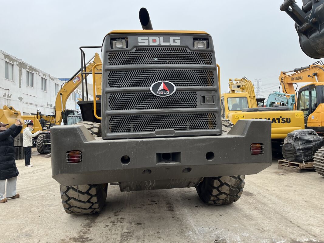 Powerful Used SDLG L958F Wheel Loader Equipped with 9.7 Liter Engine Displacement and Excellent Operator Comfort for Long Term