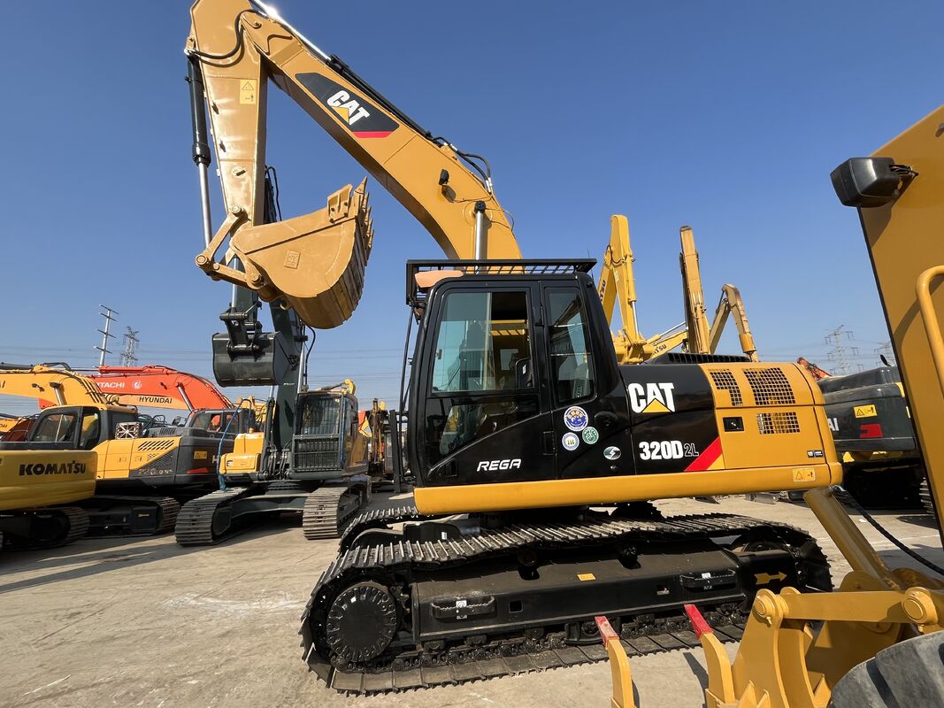 Used CAT 320D2L Excavators equipped with advanced hydraulic systems ensuring smooth control and enhanced operational efficiency