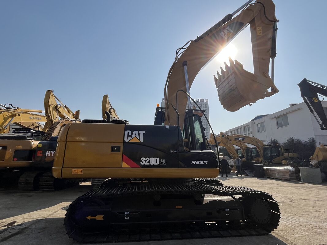 Used CAT 320D2L Excavators equipped with advanced hydraulic systems ensuring smooth control and enhanced operational efficiency
