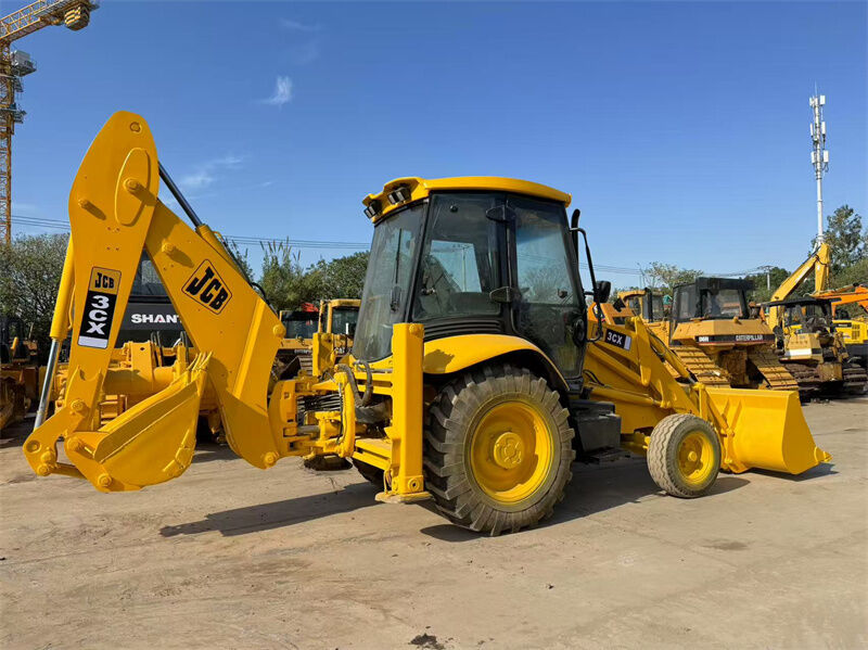 Used JCB 3CX Backhoe Loader with 1.1m3 Bucket Capacity, 81kw Power, and One Year Warranty